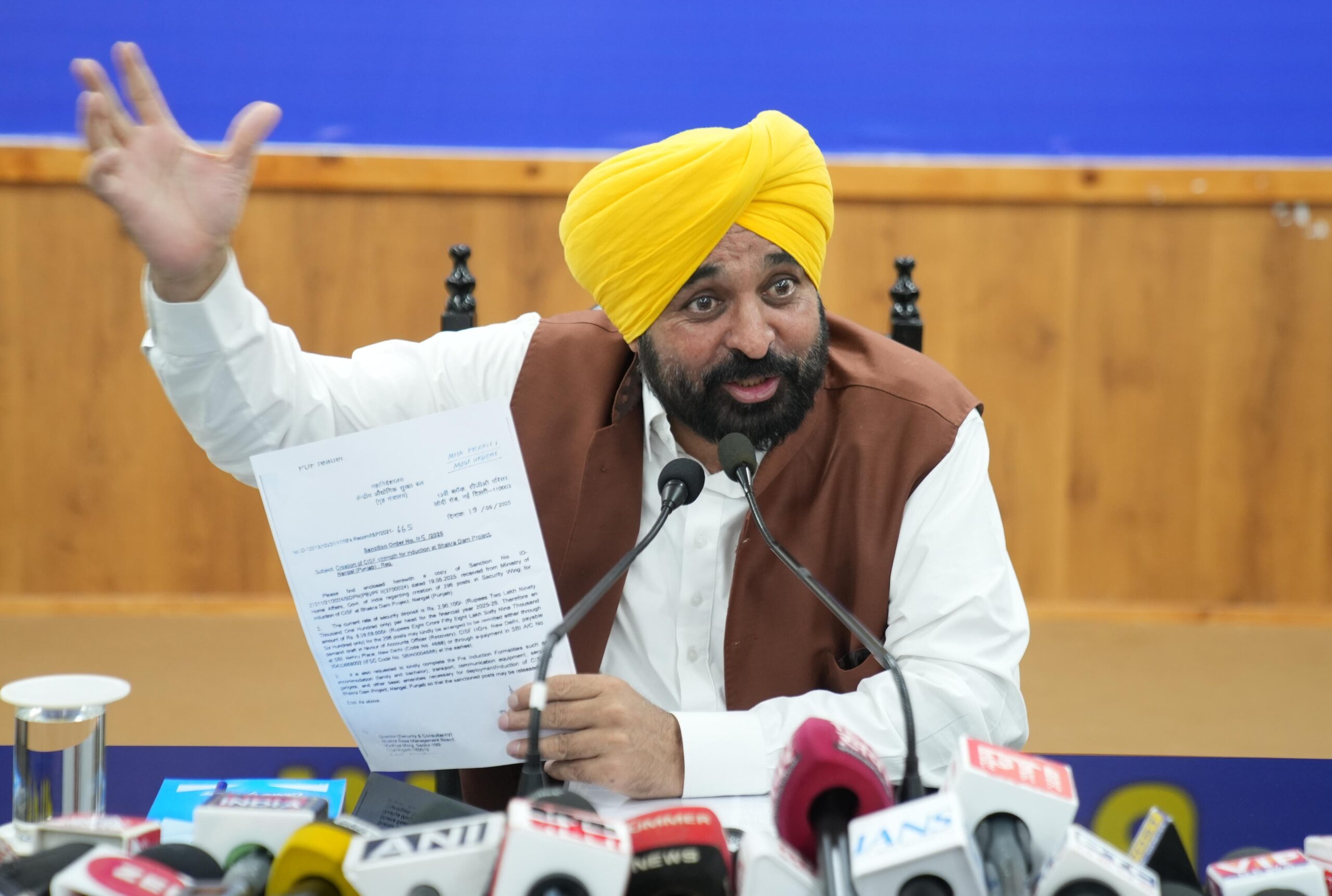 ਭਾਖੜਾ ਡੈਮ ’ਤੇ ਸੀ.ਆਈ.ਐਸ.ਐਫ. ਦੀ ਤਾਇਨਾਤੀ ਕਰਨ ਦੇ ਫੈਸਲੇ ਲਈ ਕੇਂਦਰ ’ਤੇ ਵਰ੍ਹੇ ਮੁੱਖ ਮੰਤਰੀ