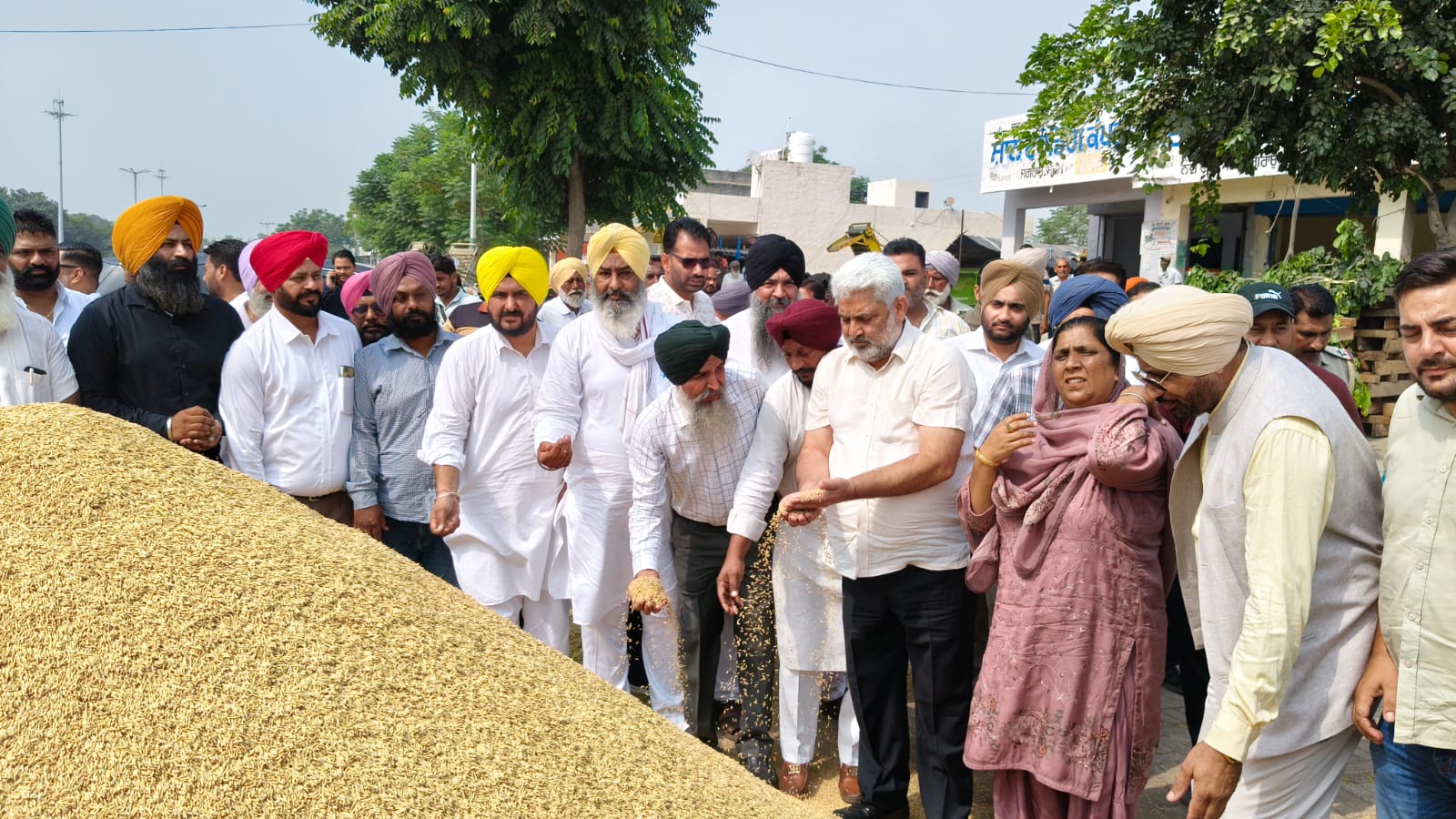 ਪੰਜਾਬ ਦੀਆਂ ਅਨਾਜ ਮੰਡੀਆਂ ਵਿੱਚ ਹੁਣ ਤੱਕ 8.50 ਲੱਖ ਮੀਟਰਕ ਟਨ ਝੋਨੇ ਦੀ ਹੋਈ ਆਮਦ : ਕੈਬਨਿਟ ਮੰਤਰੀ ਲਾਲ ਚੰਦ ਕਟਾਰੂਚੱਕ
